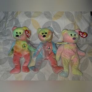 Ty Beanie Babies. 2 Peace Bears And Groovy